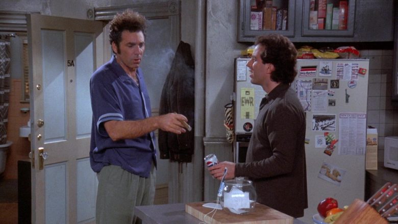 Pepsi Diet Can Held by Jerry in Seinfeld Season 7 Episode 13 The Seven (2)