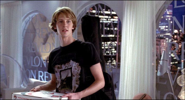 Pizza Hut Box Held by Gabriel Mann in Josie and the Pussycats
