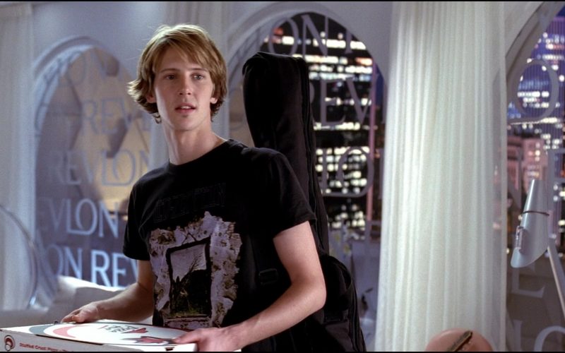 Pizza Hut Box Held by Gabriel Mann in Josie and the Pussycats