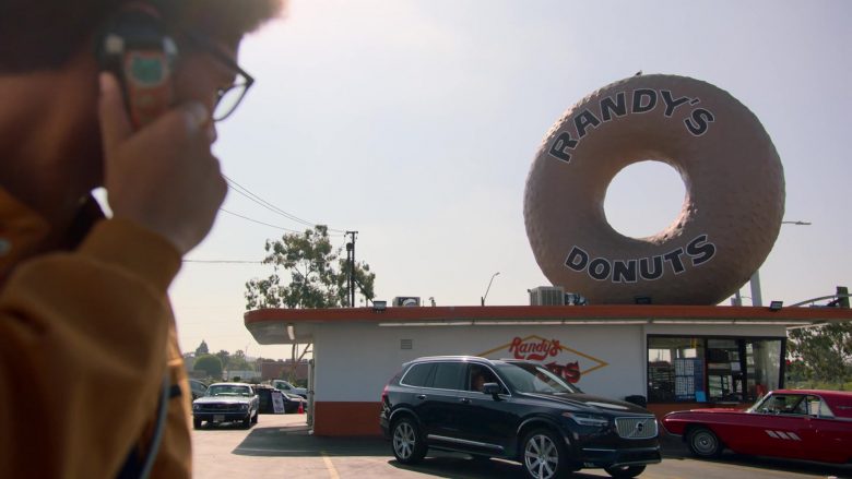 Randy's Donuts and Volvo Car in Runaways Season 3 Episode 3 Lord of Lies (2)