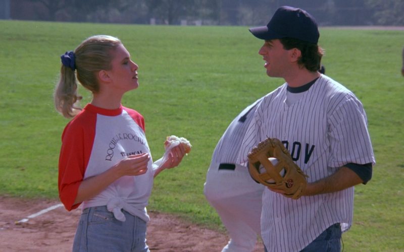 Rawlings Baseball Glove Worn by Jerry Seinfeld in Seinfeld Season 6 Episode 24 (1)