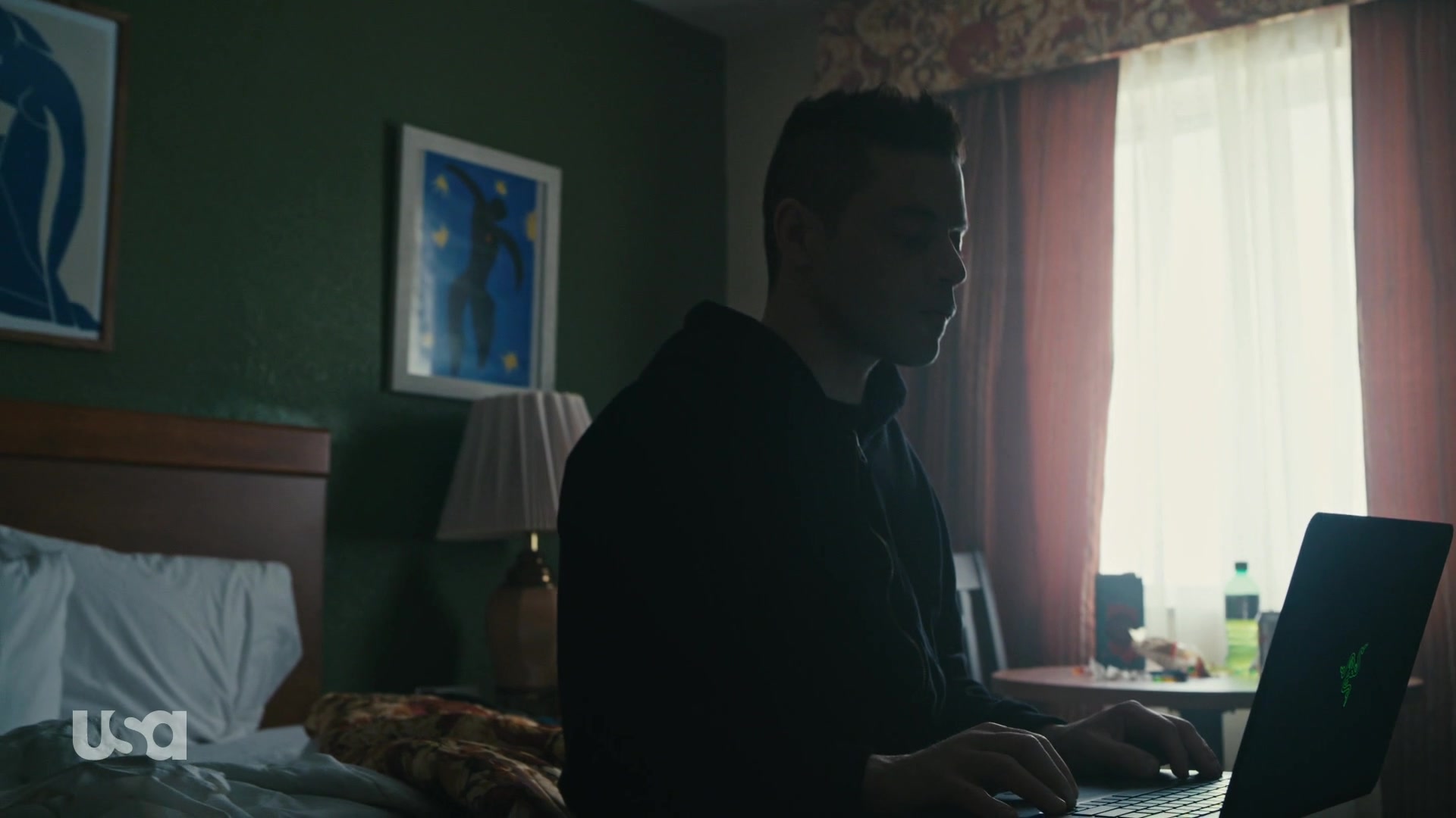 Razer Laptop Used Rami Malek As Vigilante Elliot Alderson In Mr. Robot Season 4 Episode 10 "410 Gone" (2019)