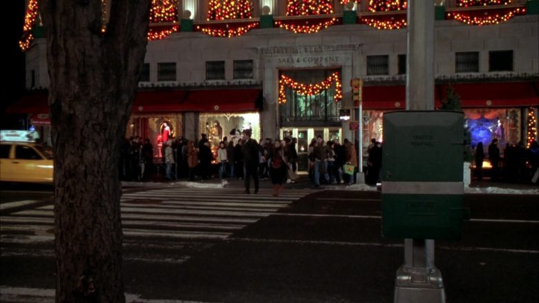 Saks & Company Store in Elf (2003)