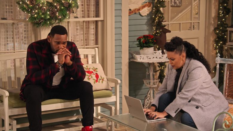 Samsung Chromebook Laptop Used by Tia Mowry as Cocoa McKellan in A Family Reunion Christmas (2)