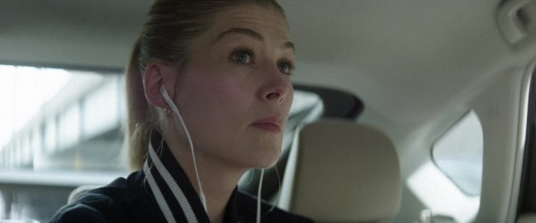 Samsung Earphones Used by Rosamund Pike in The Informer (1)