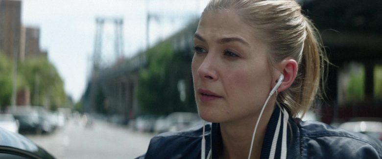 Samsung Earphones Used by Rosamund Pike in The Informer (2)