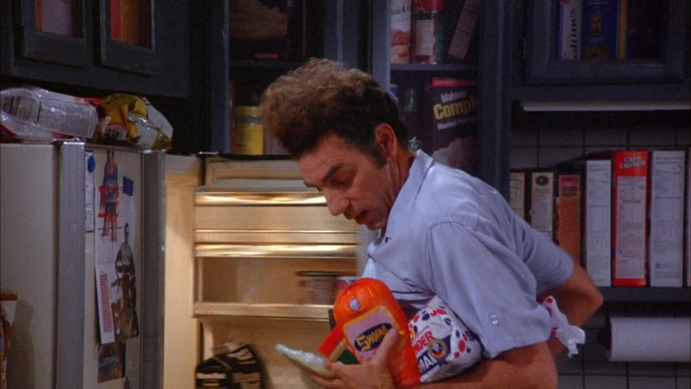 Shofar and Wonder Bread Held by Michael Richards as Cosmo Kramer in Seinfeld Season 6 Episode 7 (2)