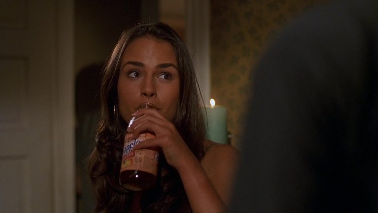 Snapple Drink Enjoyed by Jordana Brewster as Mia Toretto in The Fast and the Furious (1)