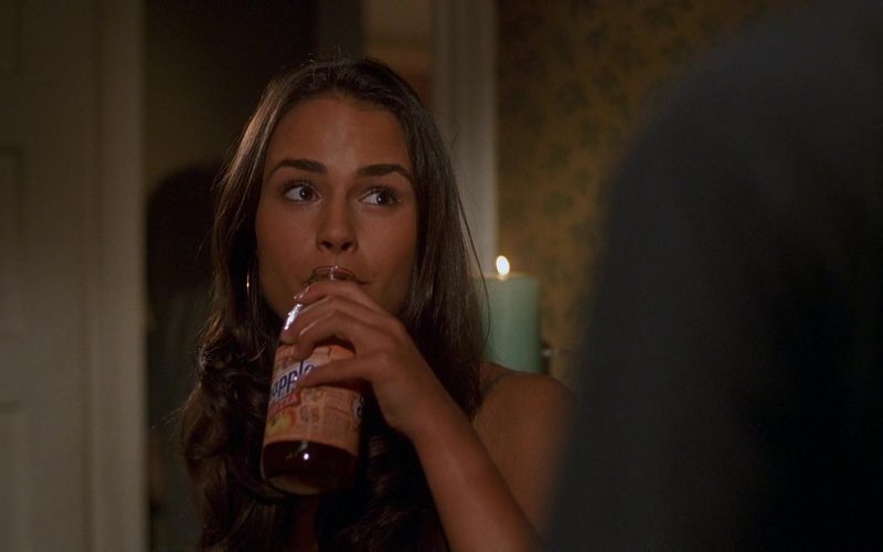 Snapple Drink Enjoyed by Jordana Brewster as Mia Toretto in The Fast and the Furious (1)