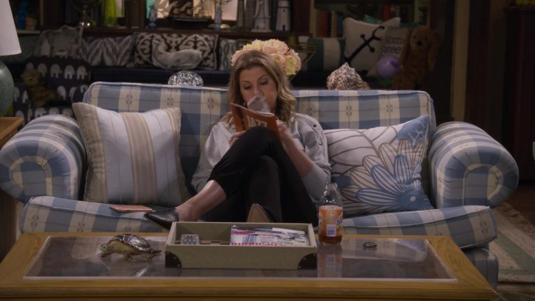 Snapple Drink in Fuller House Season 5 Episode 8