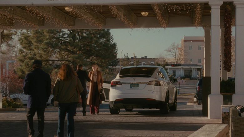Tesla Model X White Car in Succession Season 1 Episode 7 Austerlitz (2)