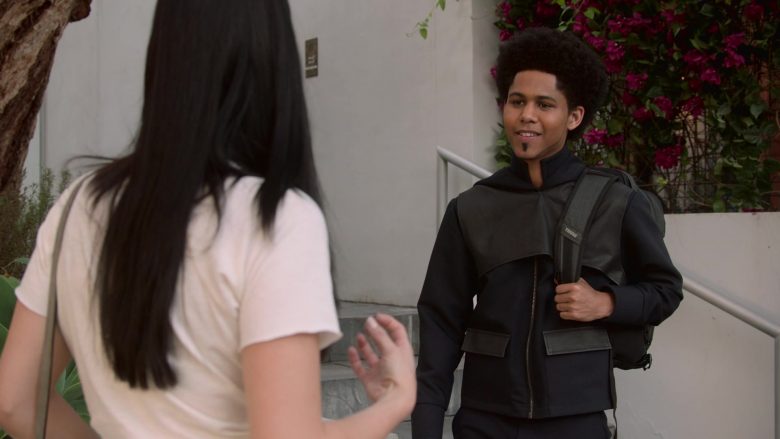 Thule Backpack in Runaways Season 3 Episode 10 Cheat the Gallows (1)