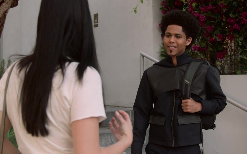 Thule Backpack in Runaways Season 3 Episode 10 Cheat the Gallows (1)