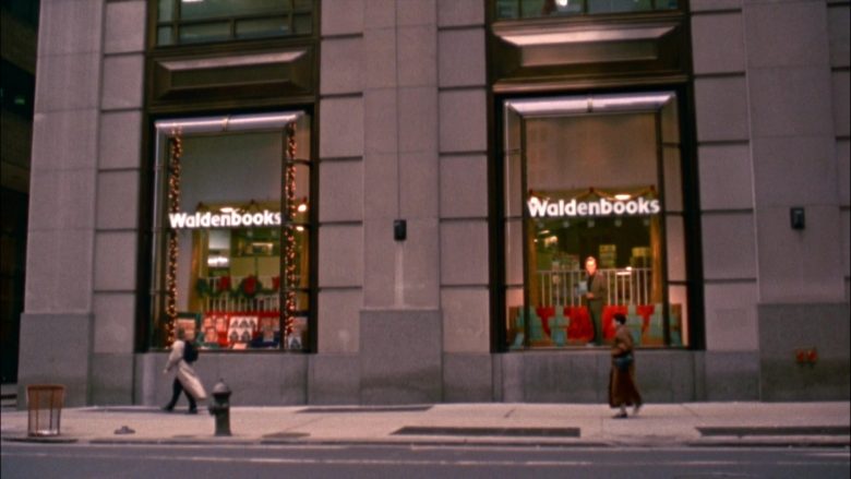 Waldenbooks Store in Seinfeld Season 6 Episode 13 The Scofflaw (6)