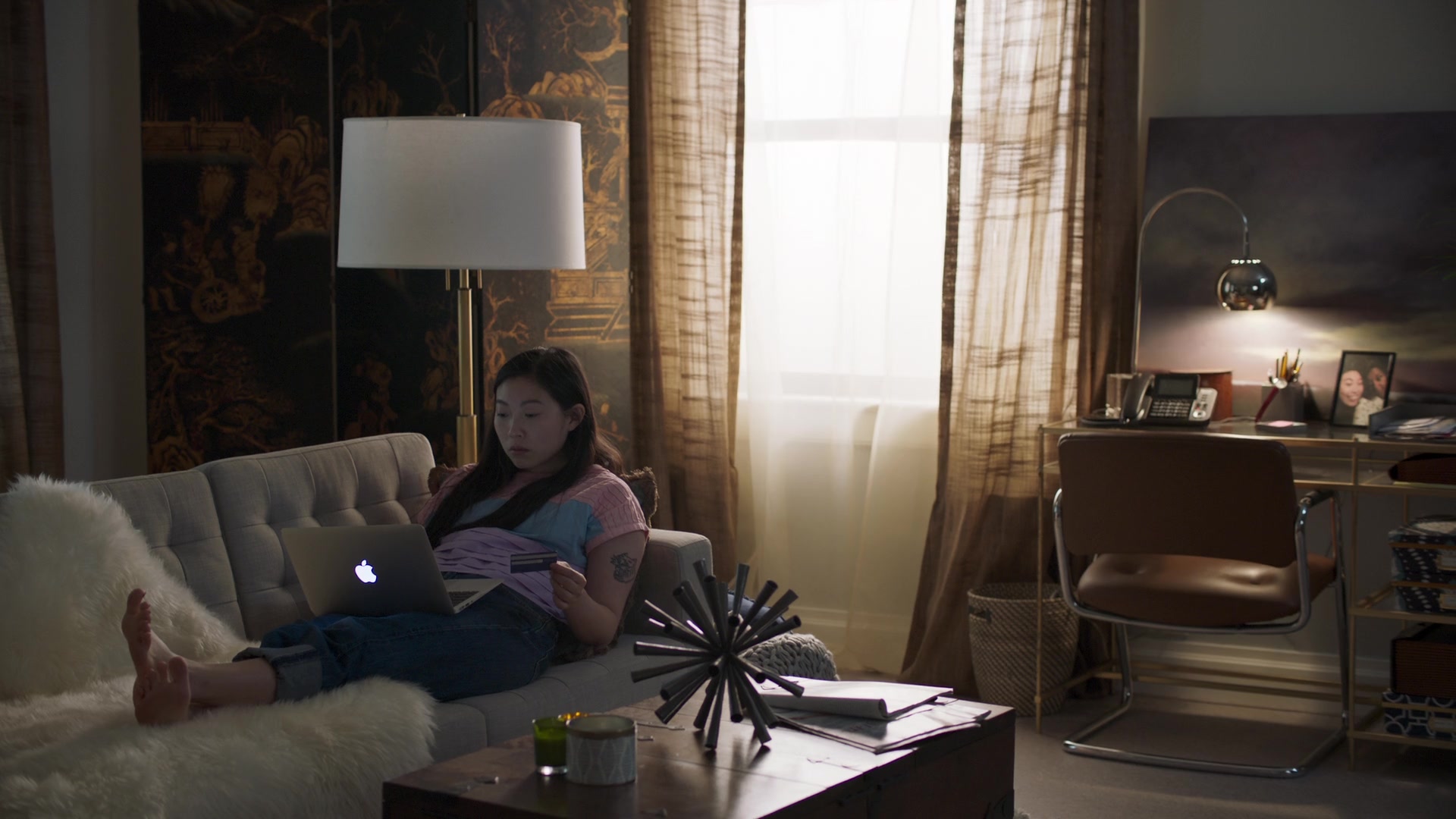 Apple MacBook Air Laptop Used By Awkwafina In Awkwafina Is ...