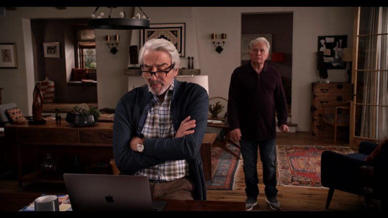 Apple MacBook Laptop Computer Used by Sam Waterston as Sol in Grace and Frankie Season 6 Episode 12 The Tank (2)