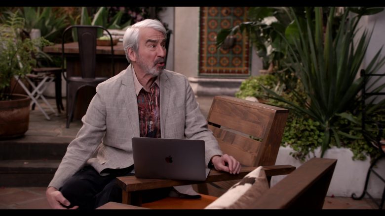 Apple MacBook Laptop Computer Used by Sam Waterston as Sol in Grace and Frankie Season 6 Episode 4 The Funky Walnut (2)