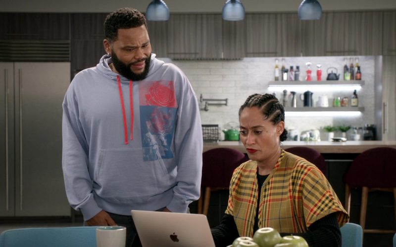 Apple MacBook Laptop Computer Used by Tracee Ellis Ross as Dr. Rainbow ‘Bow' Johnson in Black-ish Season 6 Episode 14 (5)