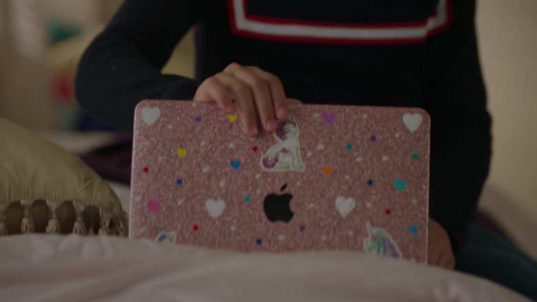 Apple MacBook Laptop Computer in Power Season 6 Episode 13 It's All Your Fault (2020)