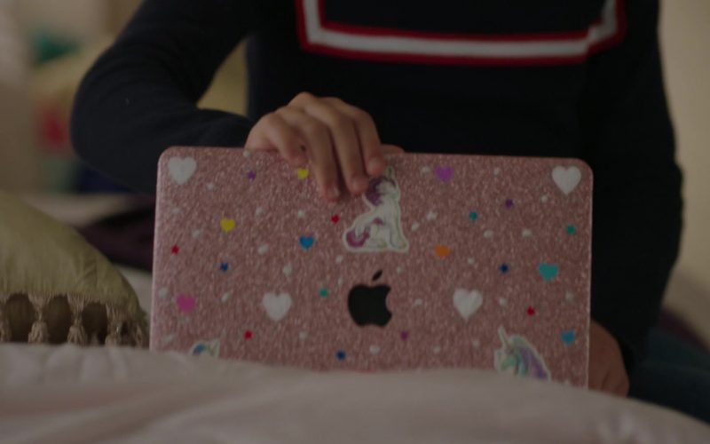 Apple MacBook Laptop Computer in Power Season 6 Episode 13 It’s All Your Fault (2020)