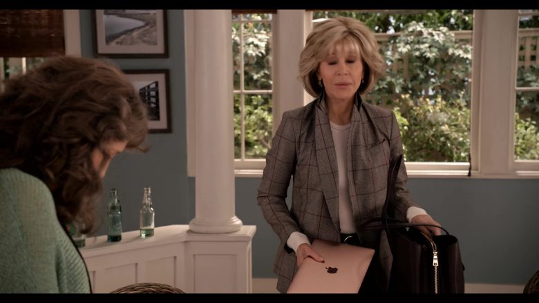 Apple MacBook Laptop Held by Jane Fonda in Grace and Frankie Season 6 Episode 3 The Trophy Wife (2020)