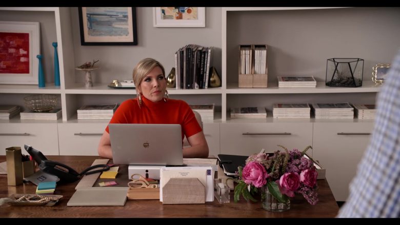 Apple MacBook Laptop Used by June Diane Raphael as Brianna in Grace and Frankie Season 6 Episode 6 The Bad Hearer (1)