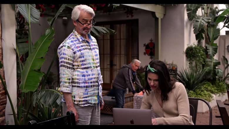 Apple MacBook Laptop Used by Lindsey Kraft as Allison Giampietro-Smikowitz in Grace and Frankie Season 6 Episode 9 (2)