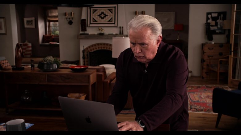 Apple MacBook Laptop Used by Martin Sheen as Robert in Grace and Frankie Season 6 Episode 12 The Tank (1)