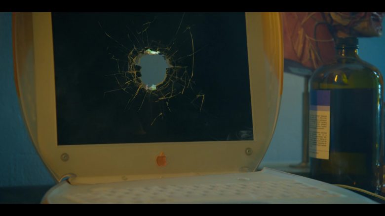 Apple iBook Orange Laptop in Medical Police Season 1 Episode 9 Real Heavy Hitter (6)