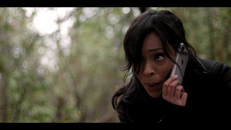 Apple iPhone Mobile Phone Held by Tamara Taylor as Deloris Allen in October Faction Season 1 Episode 6 Open Your Eyes (2)