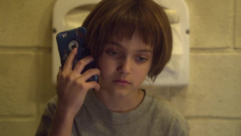 Apple iPhone Smartphone Held by Izzy G. (Izzy Gaspersz) in AJ and the Queen Season 1 Episode 3 Columbus (2)