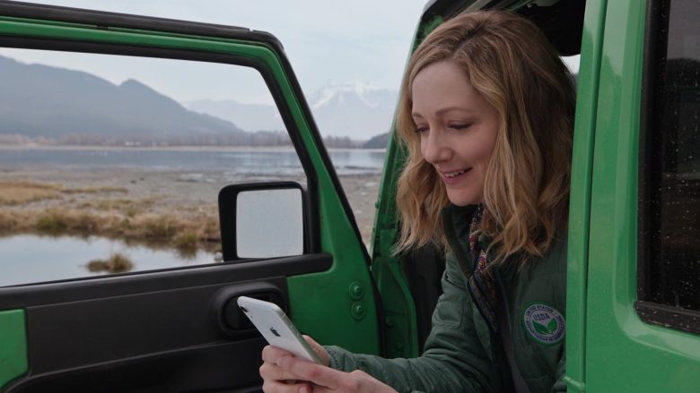 Apple iPhone Smartphone Used by Judy Greer in Playing with Fire (2)