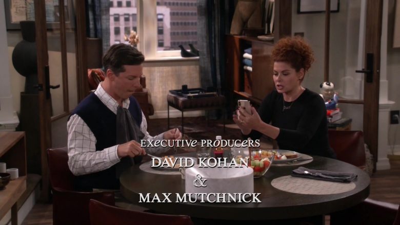 Apple iPhone Smartphones in Will & Grace Season 11 Episode 6 Performance Anxiety (1)