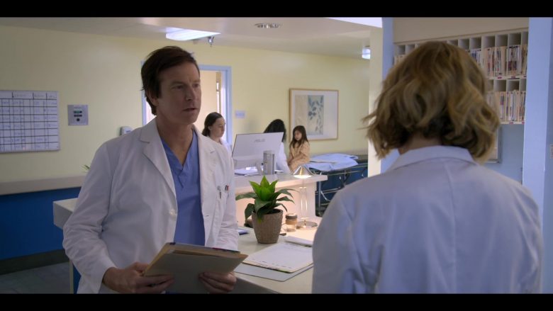Asus All-In-One Computer (White) in Medical Police Season 1 Episode 10