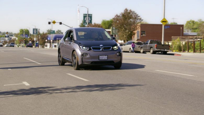 BMW i3 Car Used by Larry David in Curb Your Enthusiasm Season 10 Episode 1 Happy New Year 2020 TV Series (5)