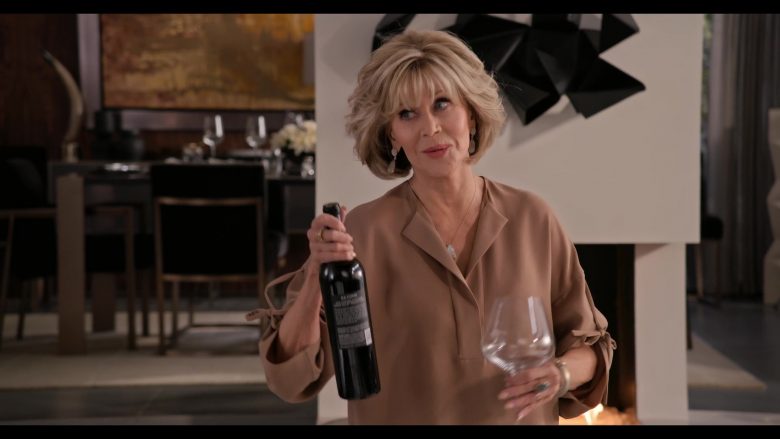 BR Cohn Wine Bottle Held by Jane Fonda in Grace and Frankie Season 6 Episode 2 The Rescue (2)