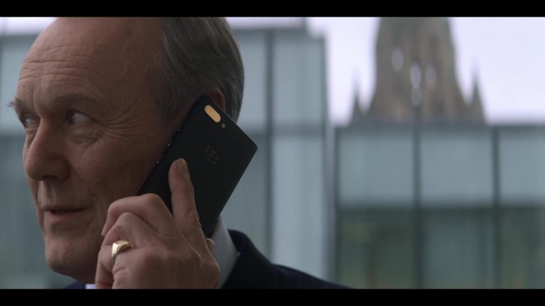 Blackberry Mobile Phone in The Stranger Episode 3 (2020)