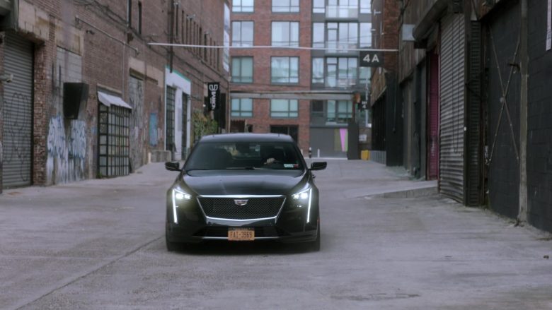 Cadillac Car Driven by Liev Schreiber in Ray Donovan Season 7 Episode 9 Bugs (1)