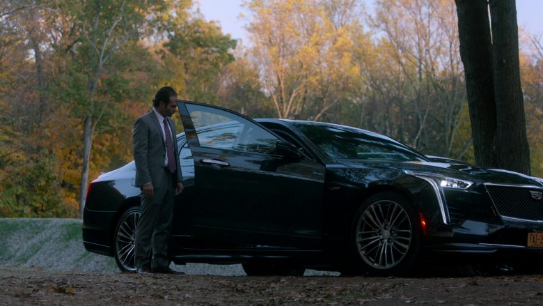 Cadillac Car Driven by Liev Schreiber in Ray Donovan Season 7 Episode 9 Bugs (4)