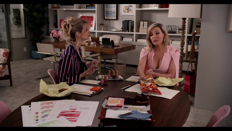 Cheetos Crunchy Snack Enjoyed by June Diane Raphael and Brooklyn Decker in Grace and Frankie Season 6 Episode 13 (3)