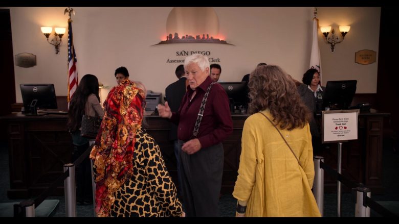 Dell All-In-One Computers in Grace and Frankie Season 6 Episode 10 The Scent (1)