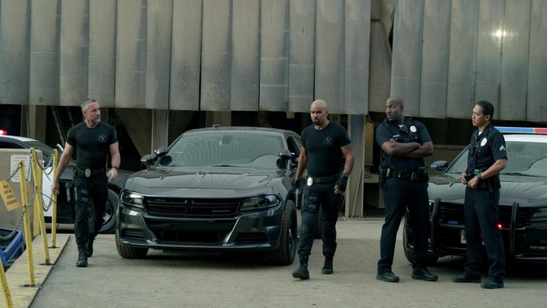 Dodge Charger Car in S.W.A.T. Season 3 Episode 12 Good Cop (1)