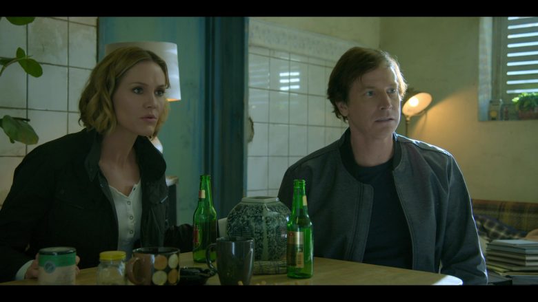 Dos Equis XX Beer Enjoyed by Rob Huebel and Erinn Hayes in Medical Police Season 1 Episode 6 The Lasagna as a Whole (3)