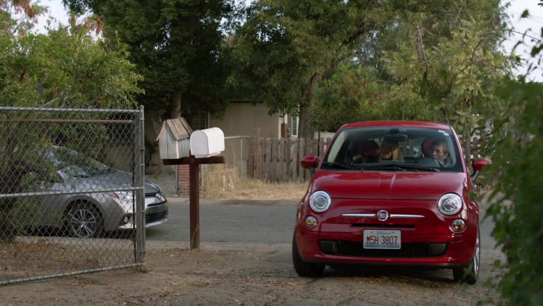 Fiat 500 Red Car in Shameless Season 10 Episode 10 Now Leaving Illinois (1)