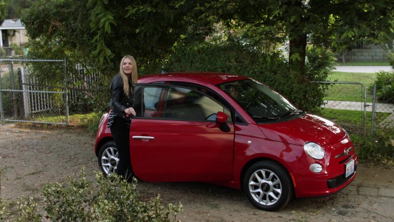Fiat 500 Red Car in Shameless Season 10 Episode 10 Now Leaving Illinois (2)