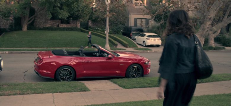 Ford Mustang GT 5.0 Convertible Red Car in Truth Be Told Season 1 Episode 7 (3)