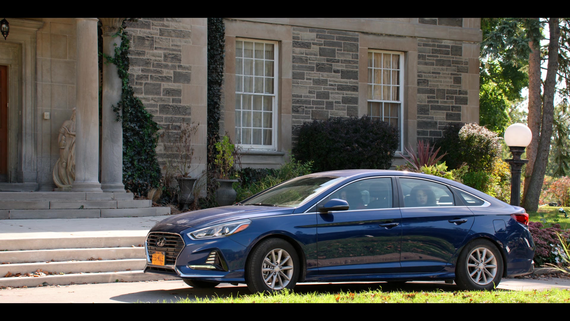 Hyundai Sonata Blue Car in October Faction Season 1 Episode 1 