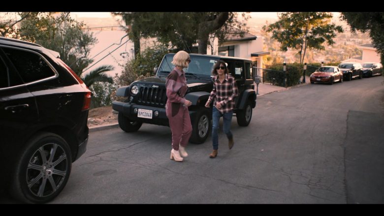 Jeep Wrangler Car in The L Word Generation Q Season 1 Episode 6 Loose Ends