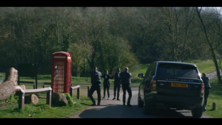 Land Rover Range Rover Vogue Car in Doctor Who Season 12 Episode 2 Spyfall, Part 2 (1)