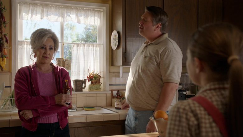 Lone Star Beer in Young Sheldon Season 3 Episode 11 A Live Chicken, a Fried Chicken and Holy Matrimony